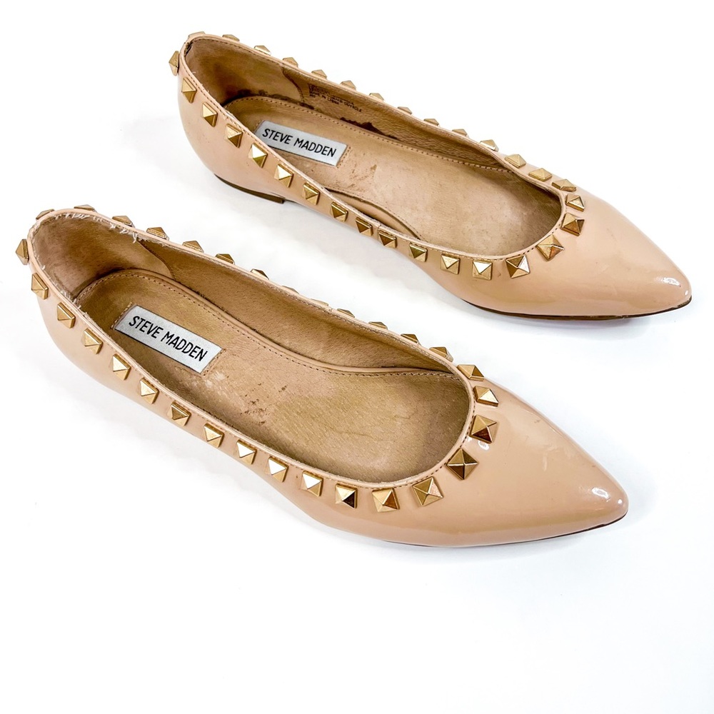 Steve Madden Lansing Sz 7.5M Tan/ Beige Gold Studded Pointed Toe Flats.
